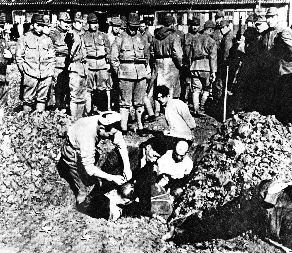 History's Bloodiest Wars Chinese Civilians Being Buried Alive During the Rape of Nanjing