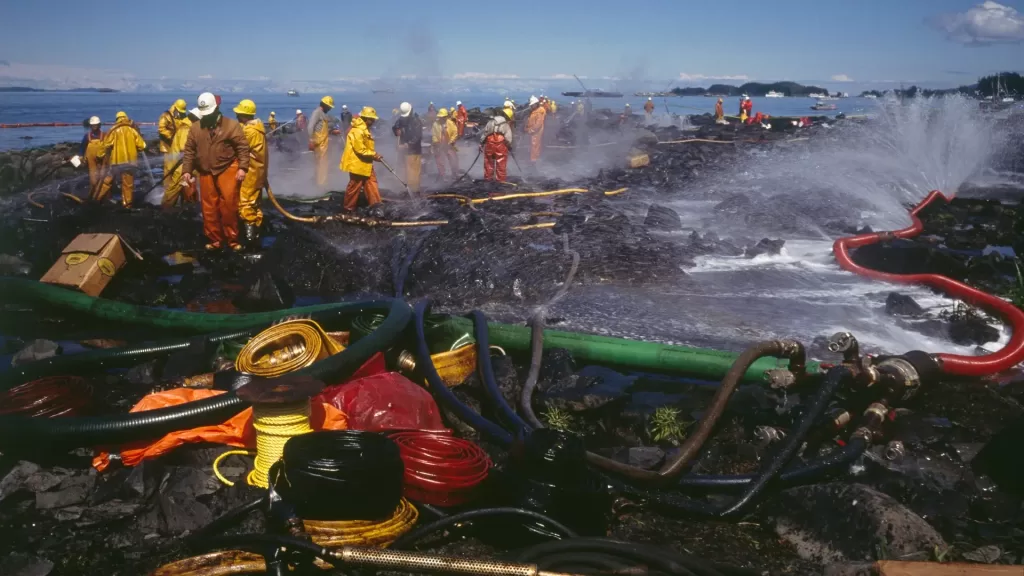 Exxon Valdez Oil Spill damage control – Worst Man-Made Disasters