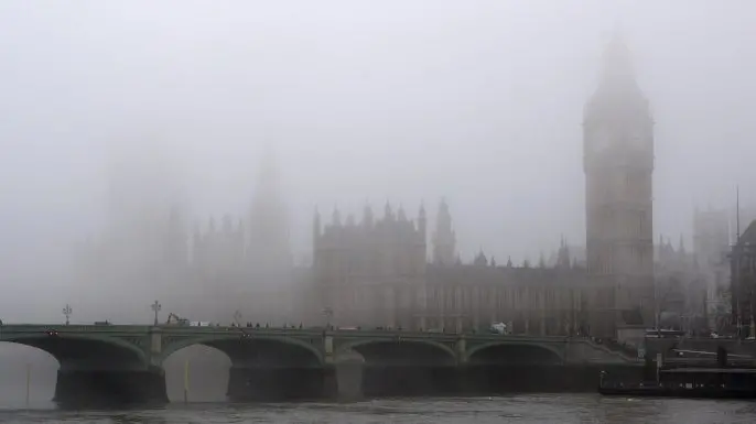 An image of London during the Great Smog of London – Worst Man-Made Disasters